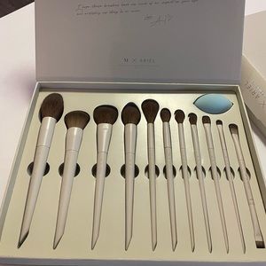 Make up by Ariel brushes x morphie new , shipping next bussines day